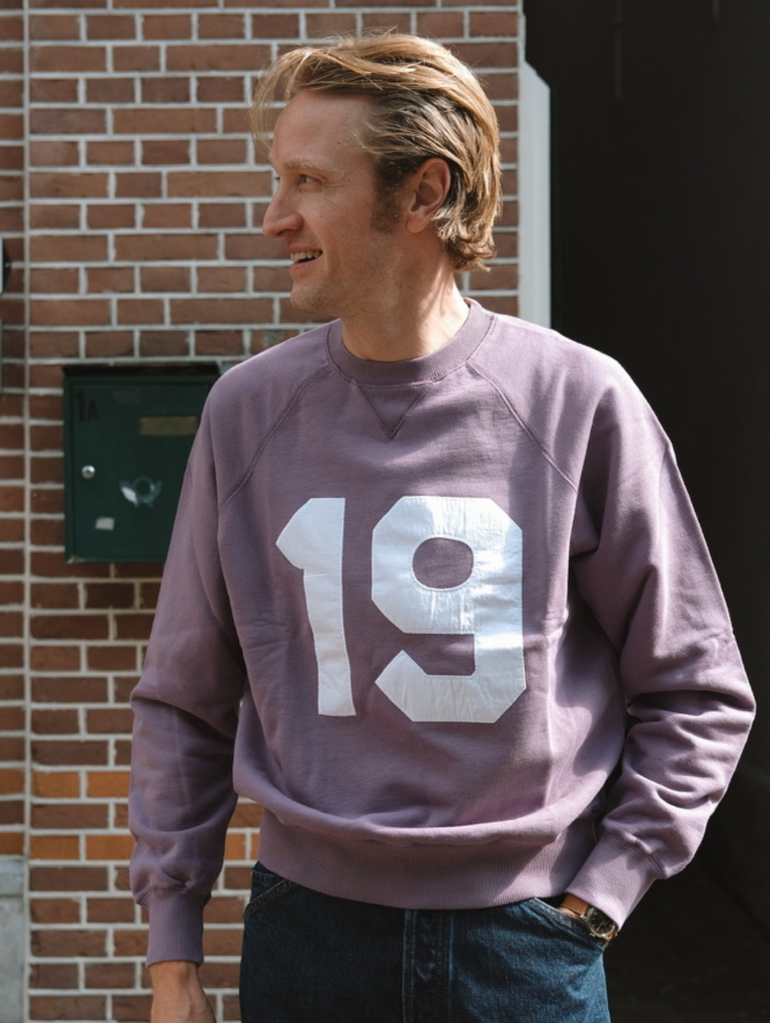 Drake's - Raglan '1977' Applique Sweatshirt